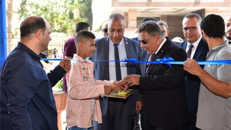 محافظ الدقهلية يفتتح معرض أهلاً مدارس بالغرفة التجارية