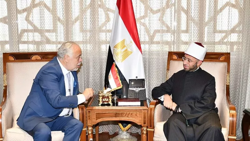 وزير الأوقاف يستقبل نقيب المهن التمثيلية