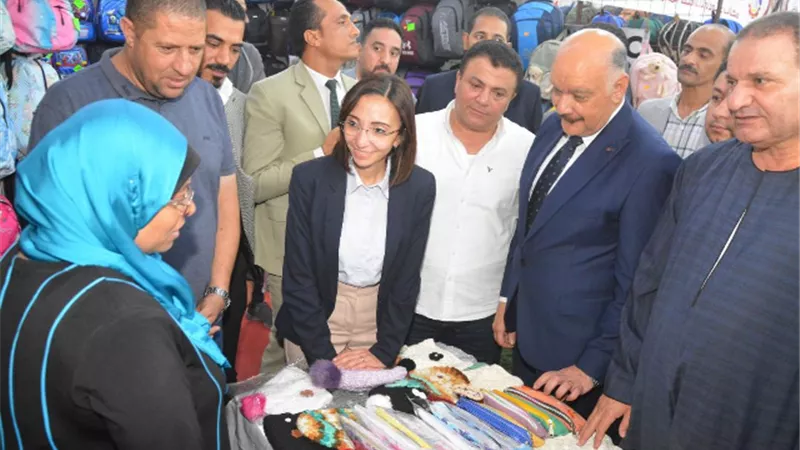 محافظ البحيرة تفتتح اولى معارض اهلا مدارس بدمنهور