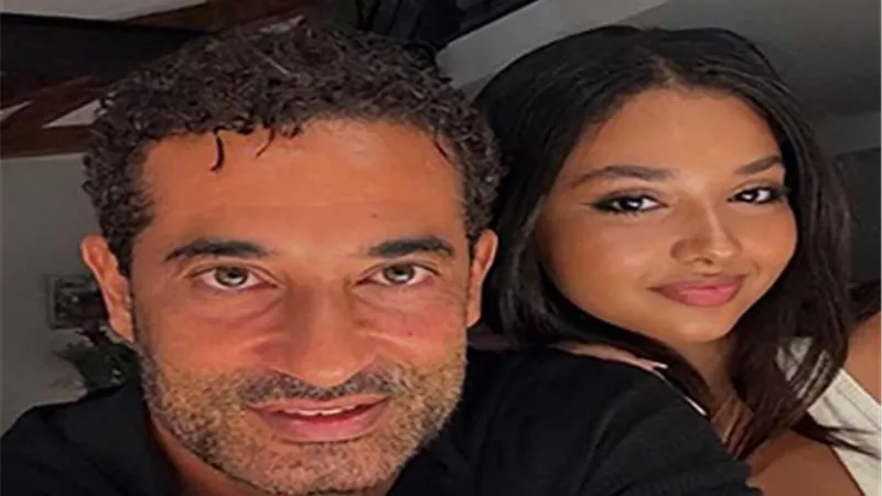 عمرو سعد برفقة ابنته لأول مرة احتفالأ بعيد ميلادها