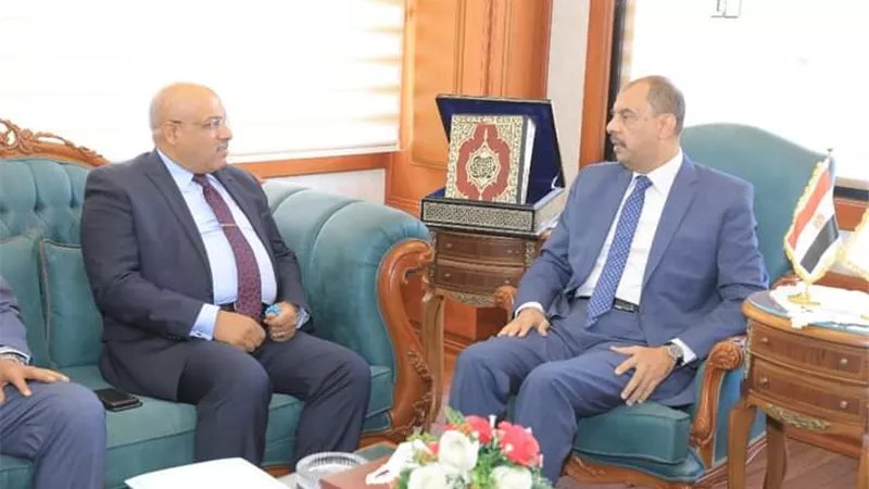 محافظ سوهاج يبحث موقف طرح الفرص الاستثمارية بالمحافظة