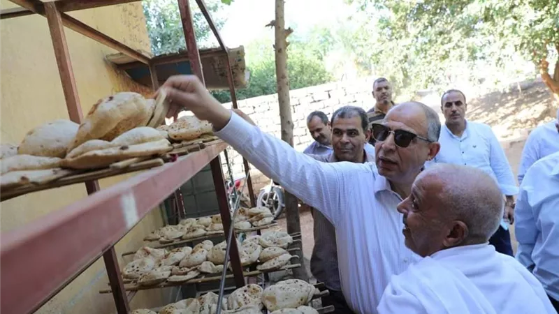 محافظ المنيا يغلق 4 مخابز ويحرر 26 مخالفة تموينية