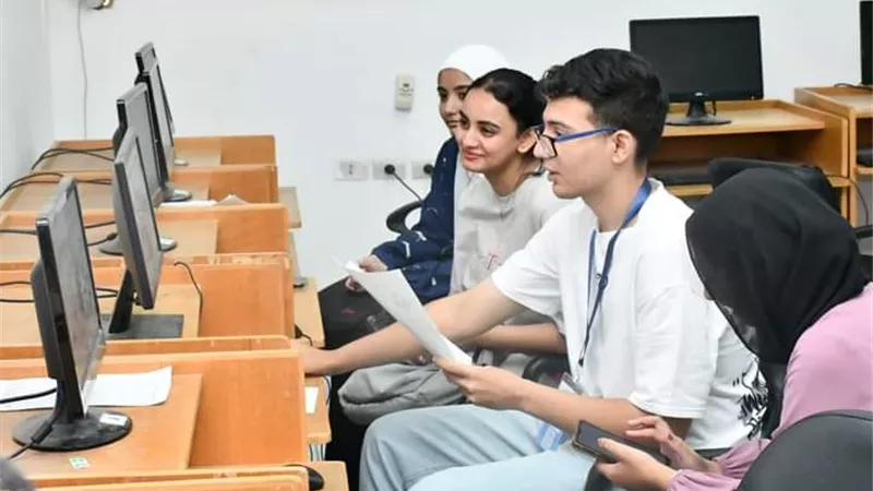 395 طالب استفادوا من تقليل الاغتراب بجامعة القناة