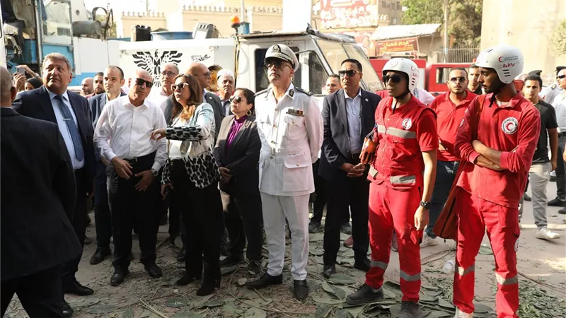 وزيرة التنمية المحلية: معدات للبحث الليلي لإنقاذ الناجين تحت أنقاض عقار مصر الجديدة