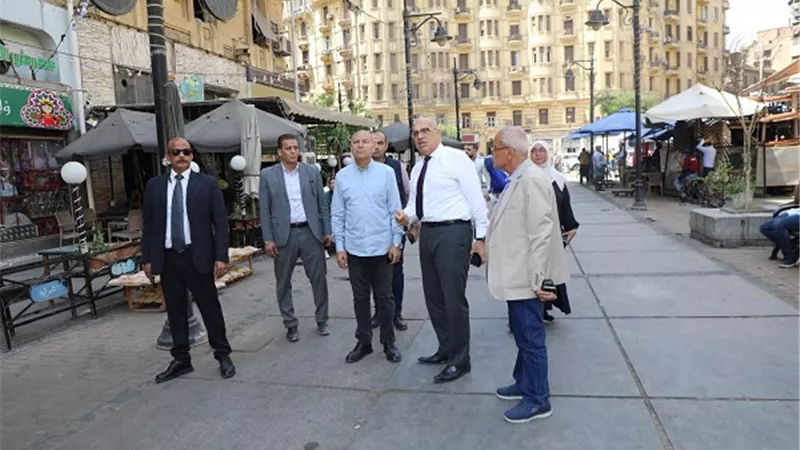 محافظ القاهرة يتفقد منطقة وسط المدينة ويوجه برفع الاشغالات