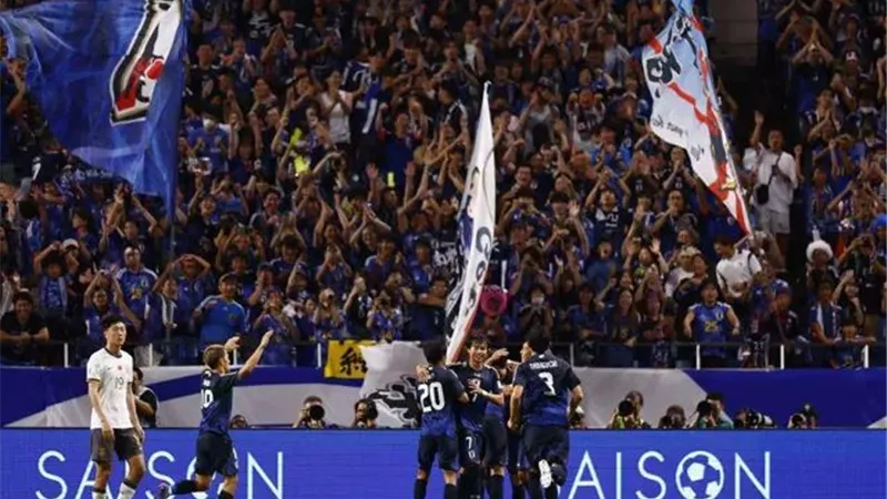 اليابان تكتسح الصين بـ7 أهداف بالتصفيات المؤهلة لكأس العالم 2026