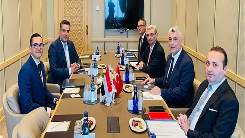 وزير الاستثمار ونظيره التركي يبحثان تعزيز التجارة والاستثمارات بين البلدين