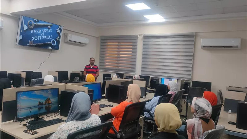 التضامن تنظم تدريبًا لفرق العمل بالخط الساخن بالوزارة