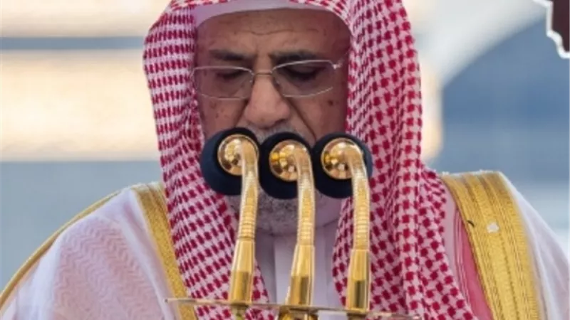 خطيب المسجد الحرام: لا يتعظ إلا أهل الخوف و الخشية