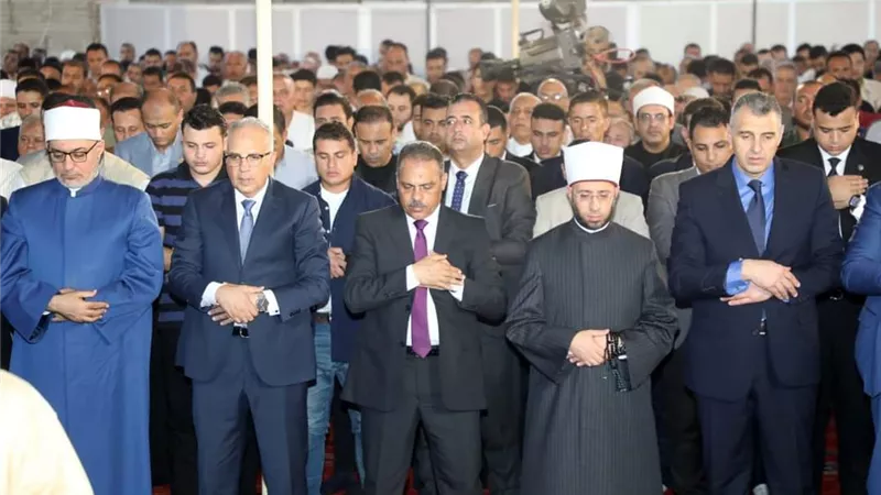 سويلم والازهرى وعياد والاشمونى يؤدون صلاة الجمعة بالزقازيق