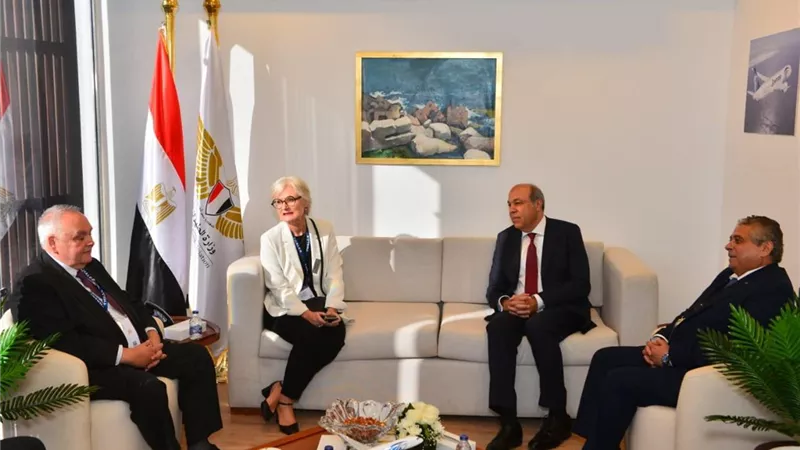 الحفني يبحث مسئولى تاليس الفرنسية دعم قطاع الطيران المدنى و تعزيز