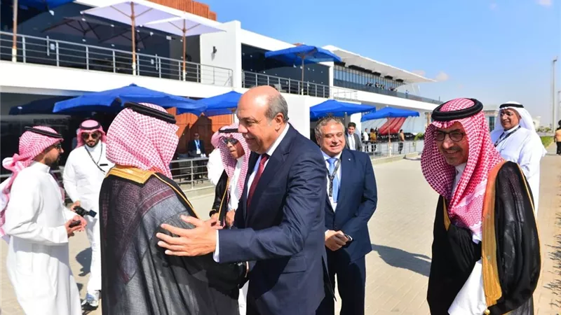 الحفني يبحث مع رئيس هيئةالطيران بالسعوديةتعزيزأوجه التعاون