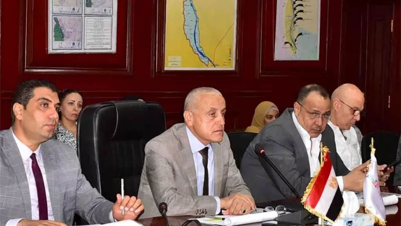محافظ الأقصر يتابع ملفات التصالح والتقنين