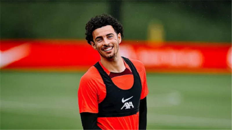 موعد عودة جونز لاعب ليفربول إلى المباريات
