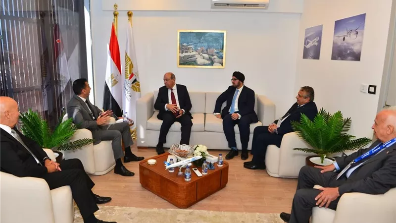 بحث مع مسئولي بوينج تعزيز الشراكة الإستراتيجية