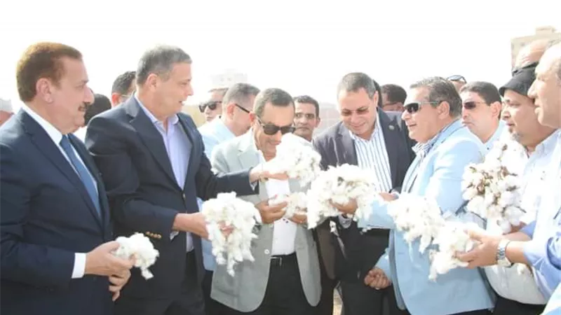 وزير الزراعة يفتتح موسم جني القطن في محافظة المنوفية