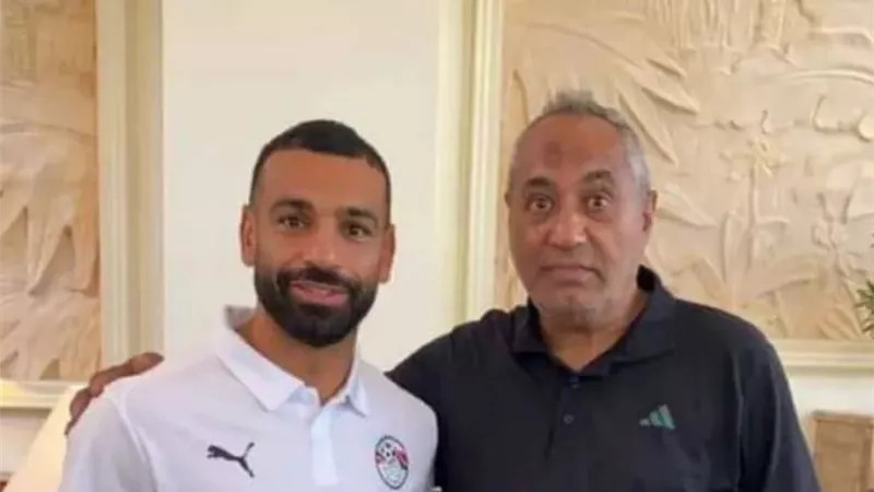 طالبنى بالسفر للخارج.. مكتشف صلاح يكشف كواليس جلسته مع قائد المنتخب