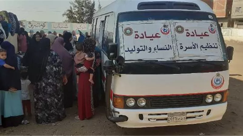 الكشف على 1514 مريضاً خلال فعاليات قافلة علاجية بقرية كوم الدربى