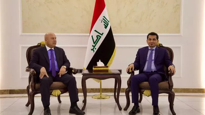 كامل الوزير يصل بغداد على رأس وفد من 13 شركة