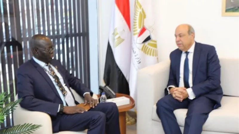 الحفني يبحث مع وزير النقل بجنوب السودان تدشين خط شحن جوى