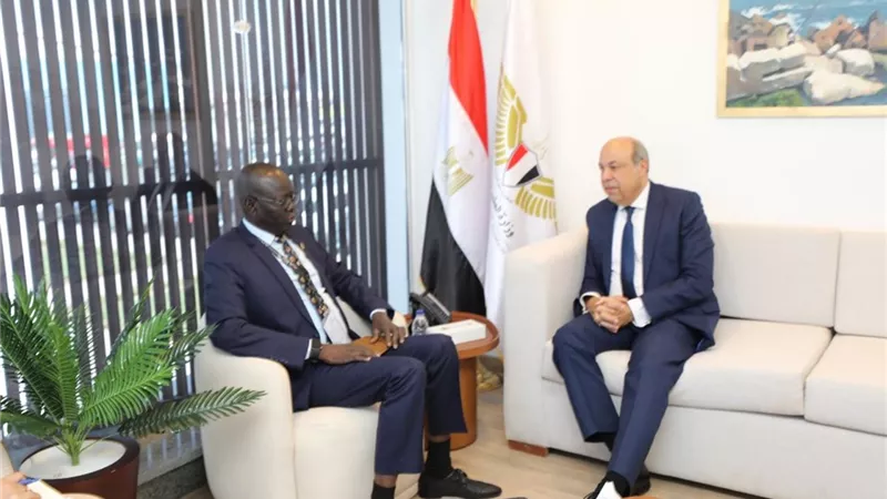 الحفني يبحث مع وزير النقل بجنوب السودان تدشين خط شحن جوى