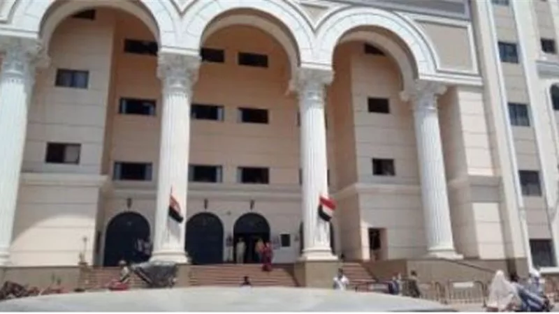 لقتله شخص والشروع في قتل آخر.. عرض عامل على الصحة النفسية بطوخ