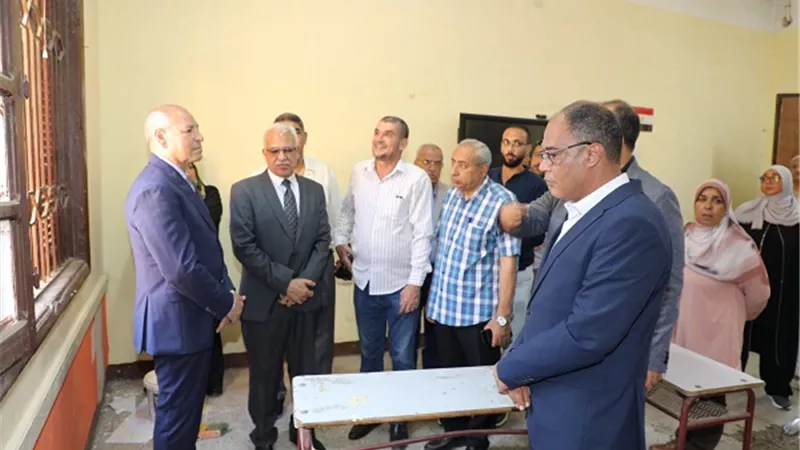 محافظ القاهرة يتفقد استعدادات المدارس للعام الدراسى الجديد