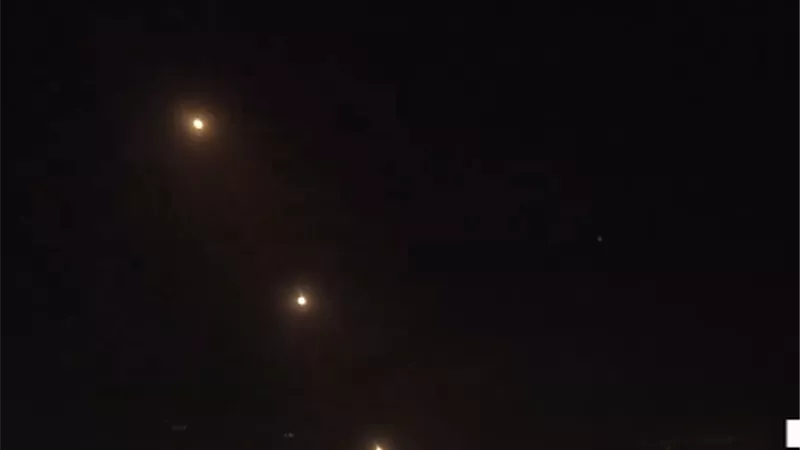 حزب الله يستهدف كريات شمونة بصواريخ 