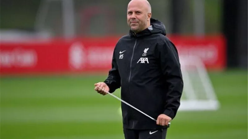 ليفربول ينافس مانشستر سيتي على نجم الدوري الإنجليزي