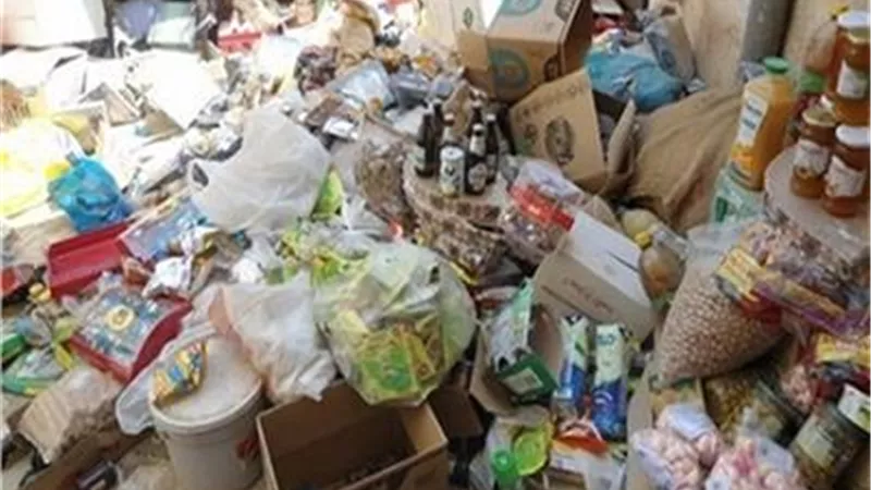 ضبط مواد غذائية منتهية الصلاحية في سوبر ماركت بكفر الشيخ