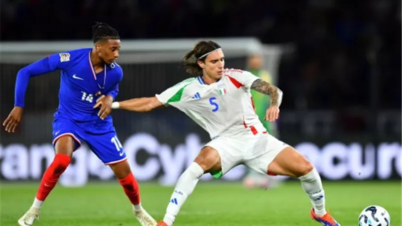 مدافع آرسنال يغادر معسكر منتخب إيطاليا