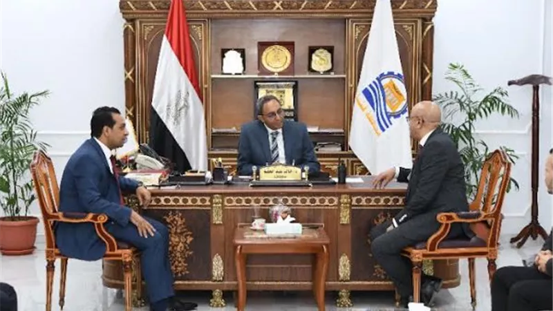 محافظ قنا يستقبل قيادات القطاع الطبي الجُدُد بمكتبه
