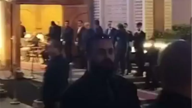 بالصور.. نجوم الفن في عزاء والد المنتج طارق الجنايني