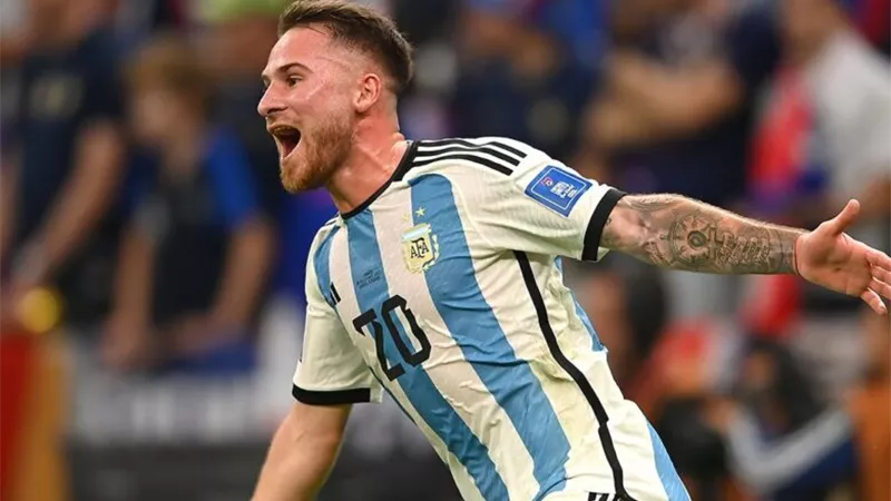 ليست خطيرة.. الكشف عن حجم إصابة نجم ليفربول مع منتخب الأرجنتين