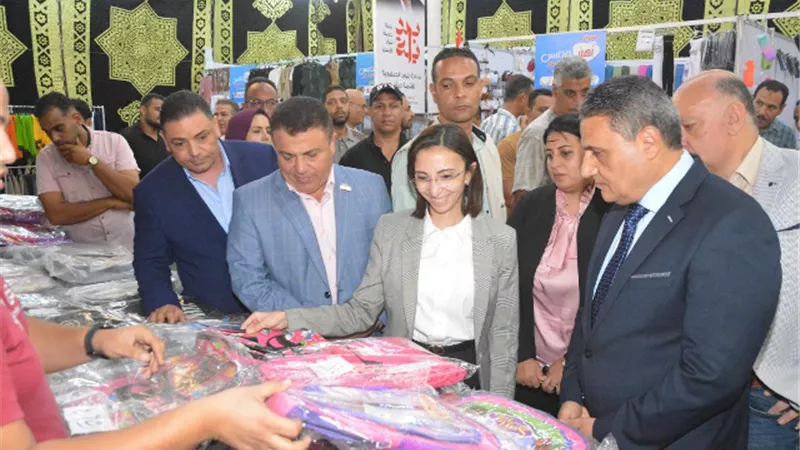 محافظ البحيرة تفتتح معرض اهلا مدارس بكفرالدوار