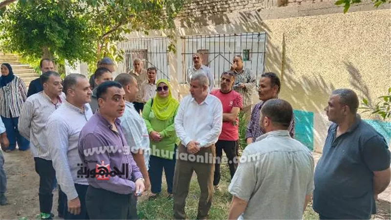 مدير تعليم دمياط يناقش الإستعداد للعام الدراسى الجديد