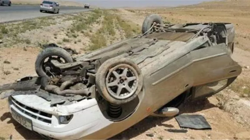 إصابة 3 إثر انقلاب سيارة بمنطقة الصف