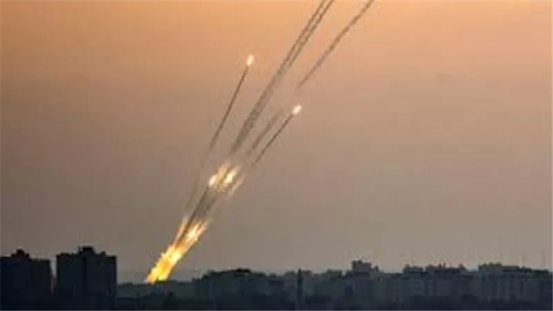 فصائل فلسطينية: قصفنا مستوطنات بغلاف غزة برشقات صاروخية