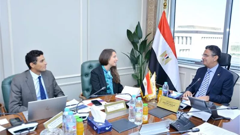 وزير التموين يستقبل وفد الوكالة الفرنسية للتنمية لمناقشة سبل التعاون