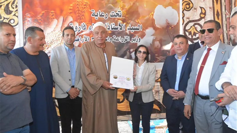 محافظ البحيرة تهنئ الفلاحين وتتفقد محطة المروة