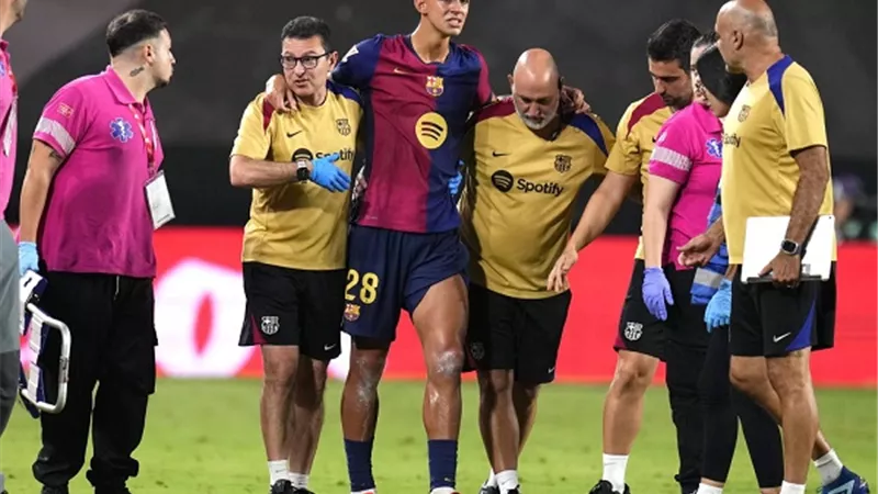 لمدة عام.. برشلونة يعلن مدة غياب نجم الفريق بسبب الإصابة