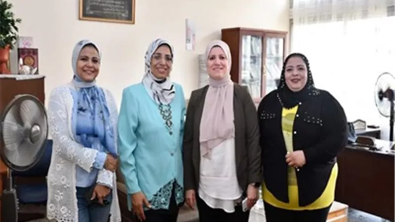 كلية بنات عين شمس تنظم جولة تعريفية للطالبات الجدد