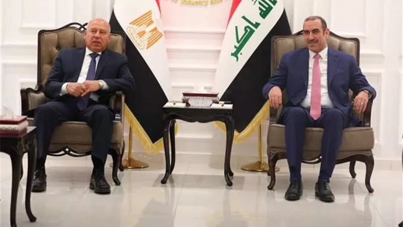 كامل الوزير لنظيره العراقي: نتطلع لزيادة حجم التعاون في الصناعة