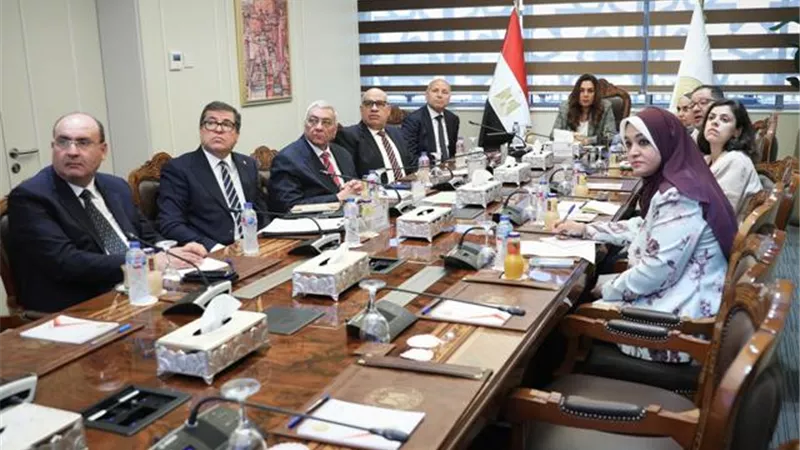 وزيرة التنمية المحلية تناقش مع محافظ القاهرة مقترح تطوير الموسكي