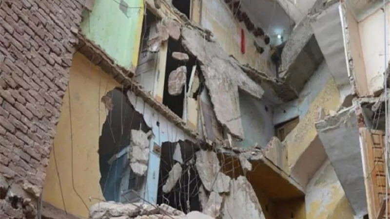 انهيار عقار سكني مكون من 4 طوابق بمنطقة الزيتون