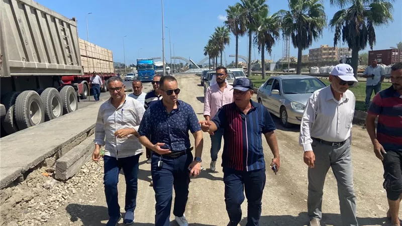 رئيس جهاز دمياط الجديدة يتفقد أعمال صيانة وتوسعات طرق الميناء