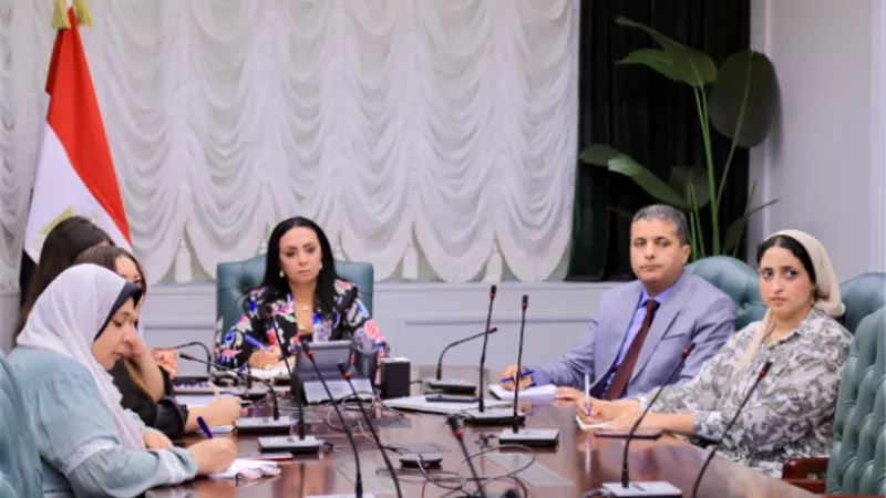 وزيرة التضامن تبحث مع 