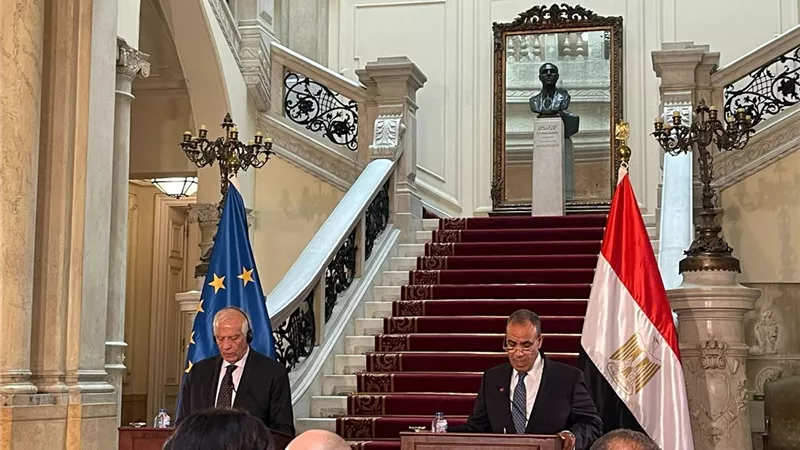 وزير الخارجية: بحثنا دفع الاستثمار وتطويره مع ممثل الاتحاد الأوروبي