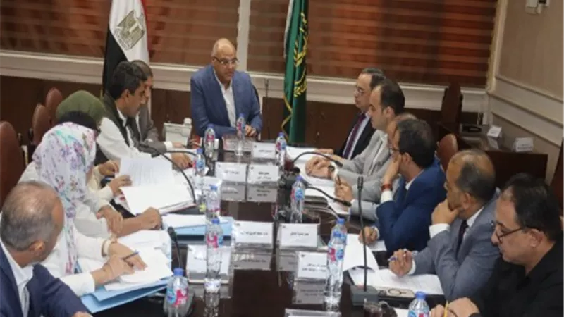محافظ القليوبية يطالب بالتسهيل على المستثمرين والعمل بروح القانون لزيادة حجم الاستثمار