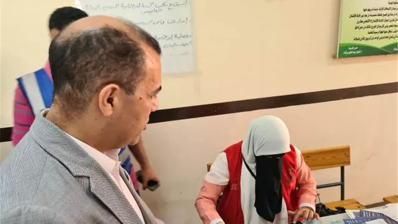 وكيل صحة البحيرة يتابع الفرق المتنقلة بحملة ١٠٠ يوم صحة